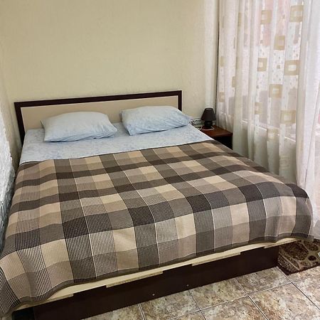 Mini-Hotel In Odessa Yard ภายนอก รูปภาพ