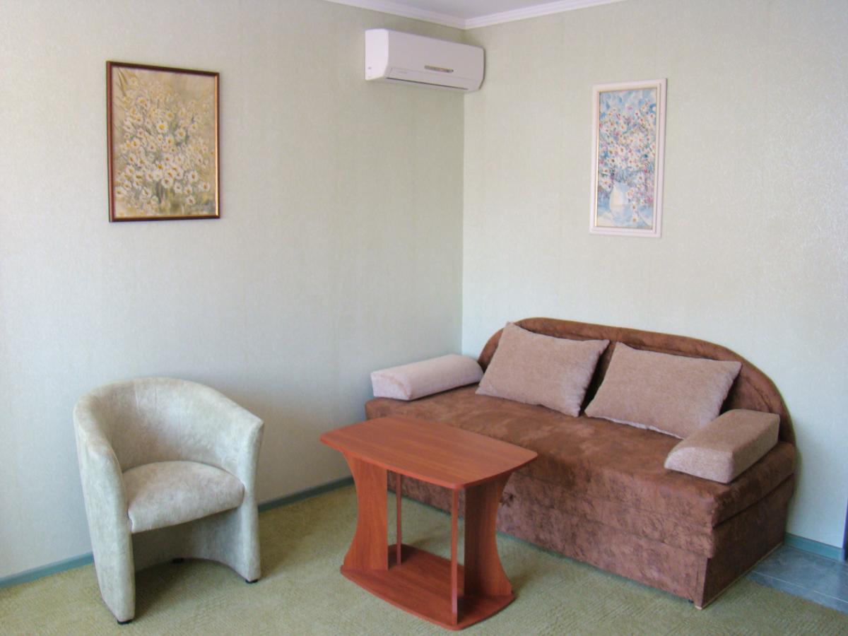 Mini-Hotel In Odessa Yard ภายนอก รูปภาพ